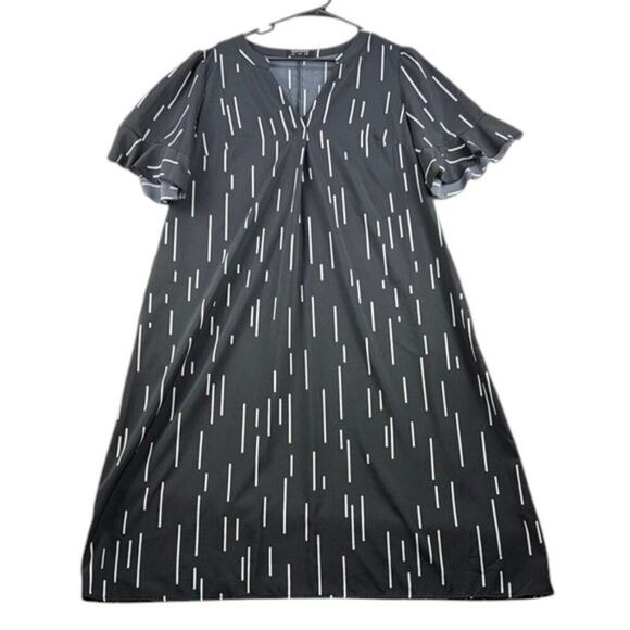 BloomChic Dresses & Skirts - BloomChic Dress V Neck Black White Midi Women's Size 12